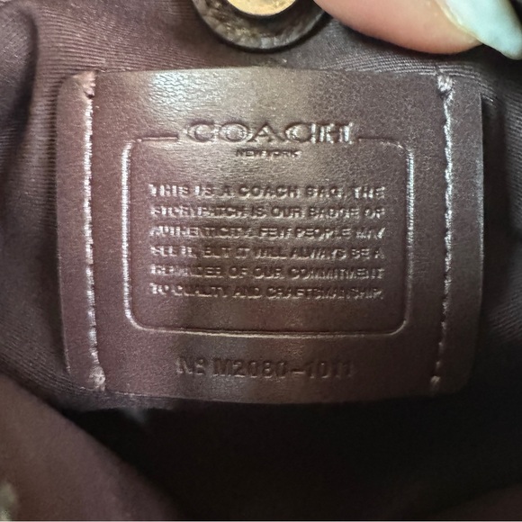 Coach Small Town Bucket Bag Black Pebbled Leather Gold Hardware Shoulder Bag - Picture 11 of 12